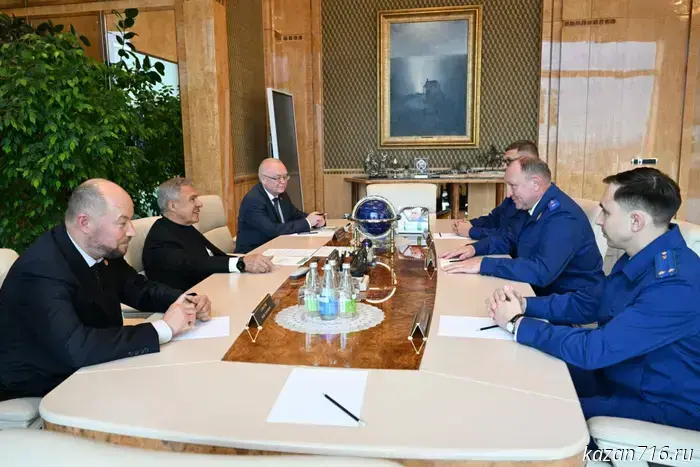 The appointed Kazan Interdistrict Environmental Prosecutor was presented to the Head of the Republic of Tatarstan.