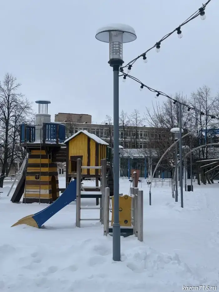 Погода в Менделеевске 5 января 2026 года: снежная метель, обледенение и заносы снега.