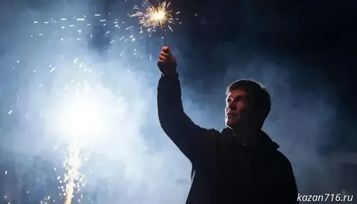 A man sustained burns to his face and eye because of a firecracker in the Verkhneuslonsky District.