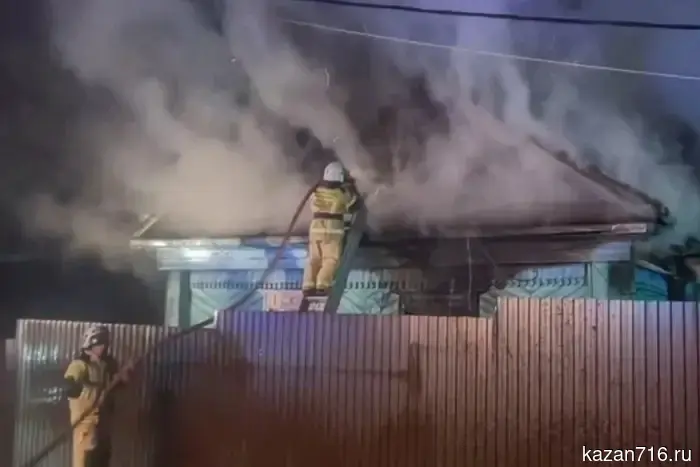 Two people died in a fire in Aznakayevo.