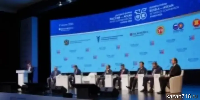 Минниханов поговорил о потенциальном запуске прямых авиарейсов с руководителем VietJet Air.