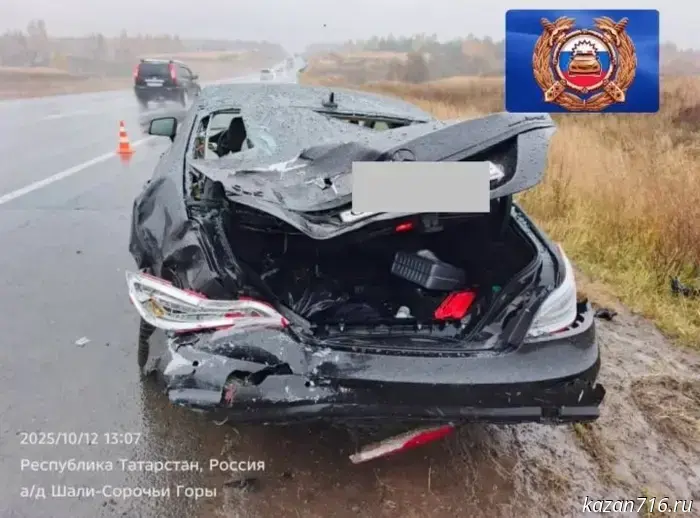 Traffic accident involving a parked car...