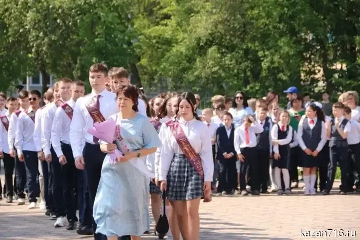 Сегодня последний звонок прозвучит для 263 выпускников Лениногорска.