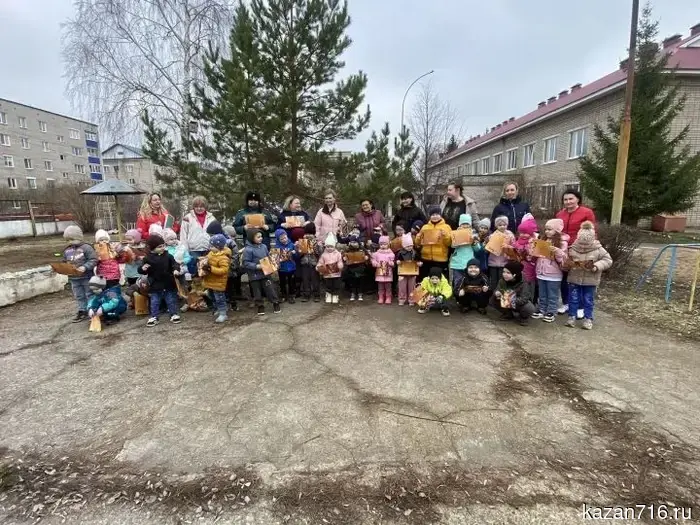 Safety lessons at "Bell": children extinguished a simulated fire