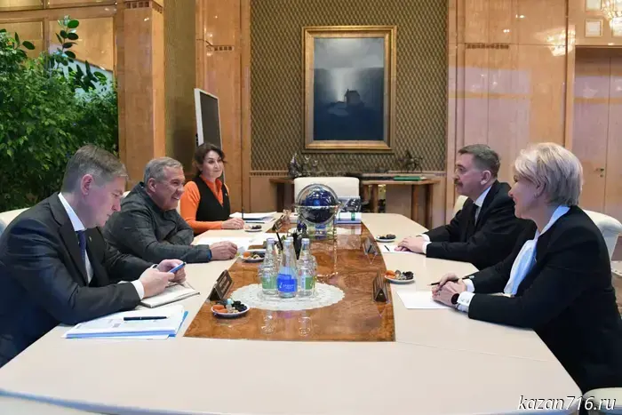 Minnikhanov discussed strengthening the institution of mentorship with the head of the FNPR.