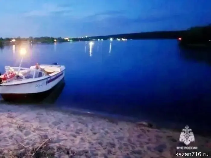 In Tatarstan, a man and a child drowned after a paddleboard overturned.