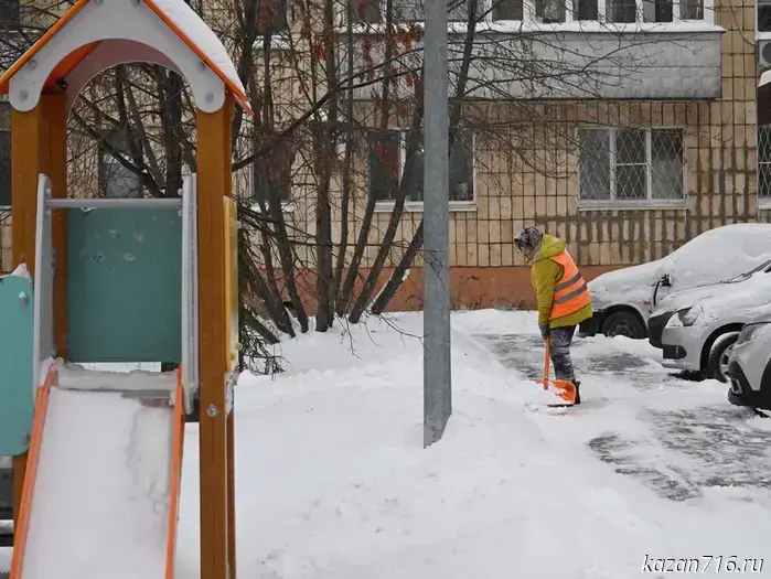Рустем Гафаров оценил работу городских коммунальных служб в праздничные дни.