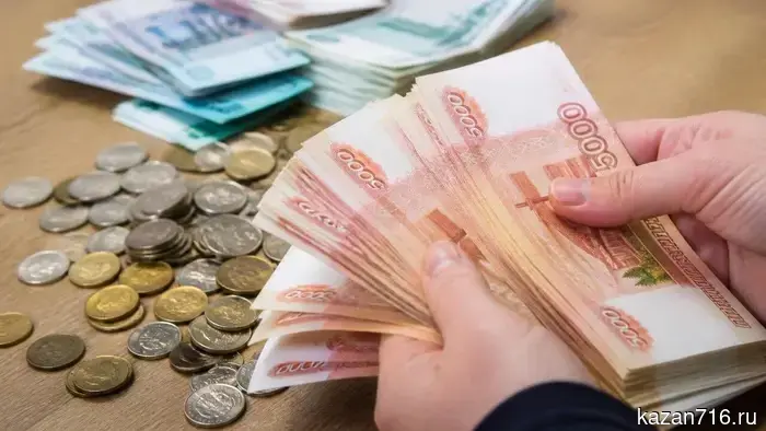 В июле объем наличных денег в России увеличился на 643 млрд рублей.