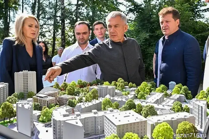 During his working visit, Minnikhanov inspected the historical center of Kazan.