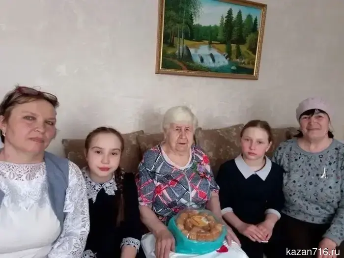 In the Menzelinsk district, a wartime worker was congratulated on her 94th birthday.