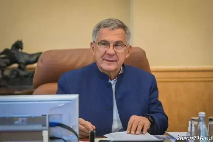 Minnikhanov congratulated the people of Tatarstan on Flag Day.