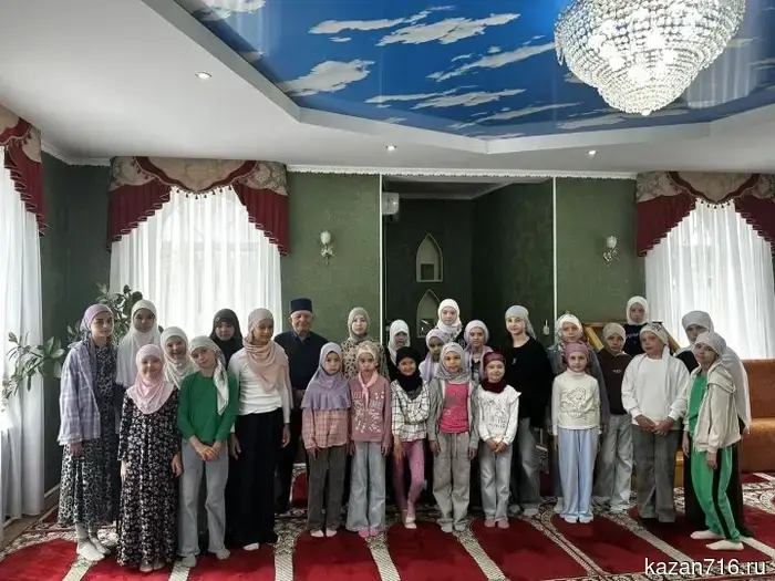 The students of the Primetchik courses visited the mosques and the museum of Zainsk.
