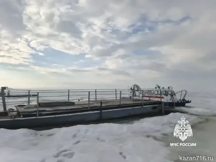 В Мензелинском районе была оказана помощь рыболову, который провалился под лед.