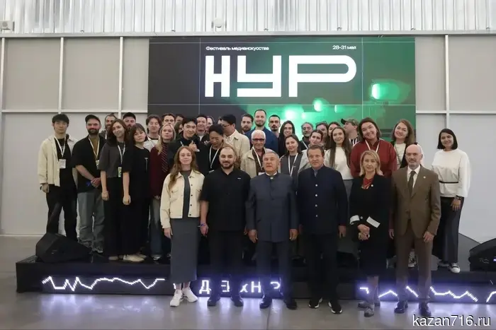 Rustam Minnikhanov visited the largest media art festival NUR in Kazan.