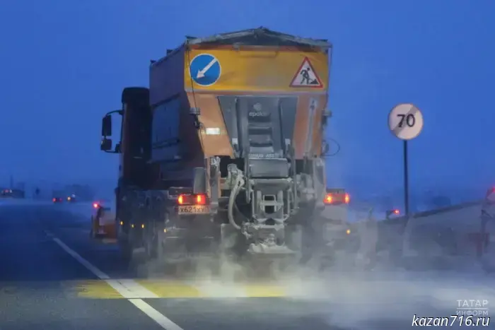 On regional roads, 388 units of snow-clearing equipment are operating.