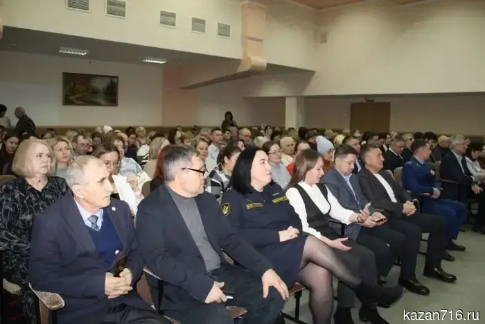 Repaired roads, updated courtyards, and plans for landscaping: what stood out in the meeting with the residents of Zainsk