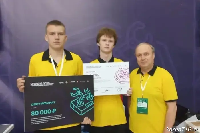 В пояснительной записке к законопроекту о внесении изменений в бюджет Кировской области отмечается, что в случае одобрения депутатами Заксобрания, доходы региона на 2025 год возрастут на 1,3 млрд рублей — до 105,7 млрд рублей, что связано с значительным увеличением налоговых поступлений. Расходы на 2025 год планируется увеличить на 2,4 млрд рублей, доведя их до 116 млрд рублей. В результате дефицит бюджета области на 2025 год увеличится на 1,15 млрд рублей, составив 10,28 млрд рублей. При этом в 2026-2027 годах ожидается профицит (1,8 и 0,9 млрд рублей соответственно).