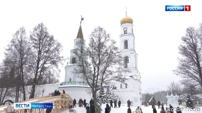 Фестиваль снежных и ледяных скульптур проходит в Раифском монастыре.
