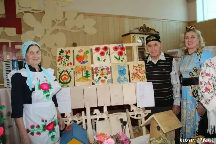 84-летний житель села Верхние Пинячи создает художественные изделия из дерева.