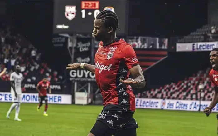 Rubin announced the signing of newcomer Sive.