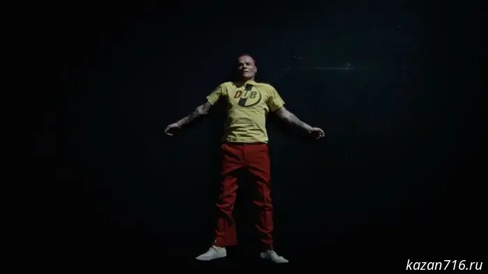 В Казани произошел инцидент, когда упавший столб у «Ак Барс Арены» нарушил движение транспорта.