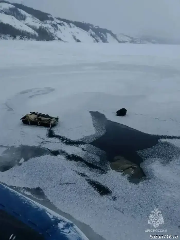 A fisherman fell through the ice on the Volga near Tetyushi.