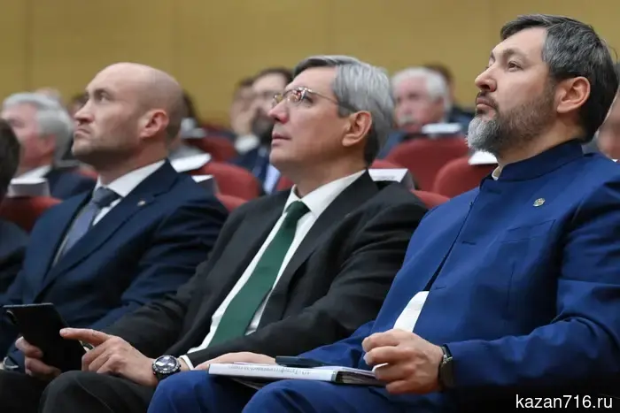 Раис РТ провел встречу Совета директоров «Татнефтехиминвест-холдинга».