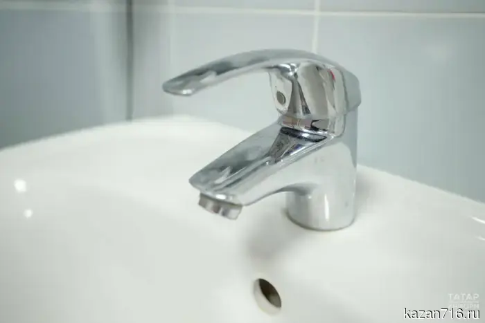 В некоторых домах Приволжского района временно приостановлено водоснабжение из-за аварийной ситуации на улице Дубравной.