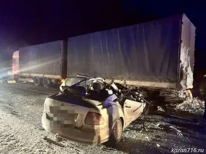 A passenger in a car was killed on a highway near Nizhnekamsk after colliding with a parked truck.