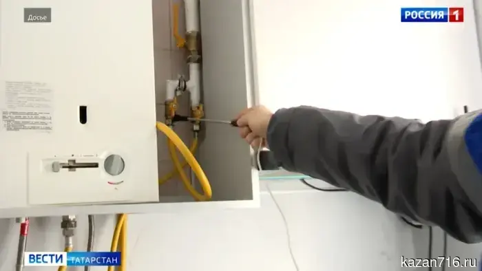 В Татарстане мужчина заключил газовиков в квартире.