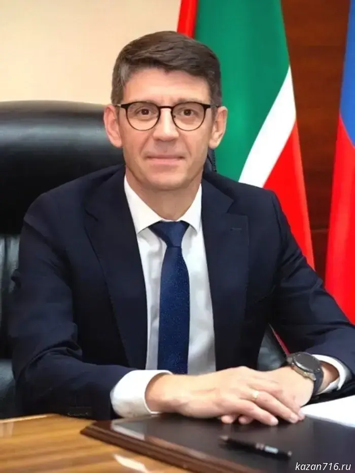 Marat Girfanov, head of Leninogorsk District, congratulated residents on the Day of the Constitution of Tatarstan.