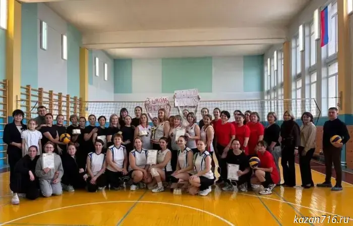 Mothers from Nurlat District competed for the volleyball cup in honor of Mother's Day and the 80th anniversary of Victory.