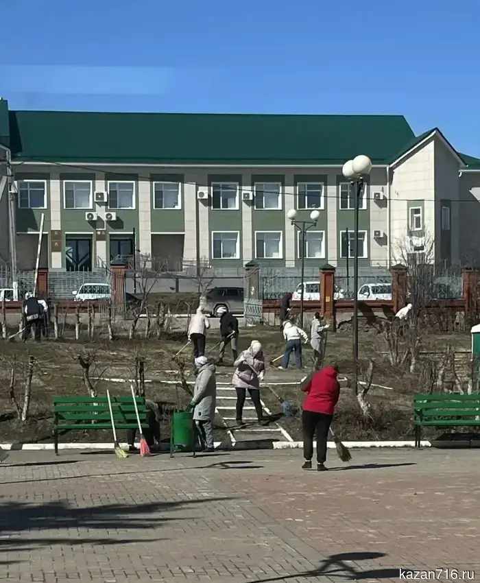 Медицинские работники республики отметили Первомай уборками.