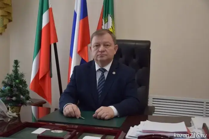 Дамир Ишкинеев поздравил жителей Нурлата с приближающимся 2026 годом.