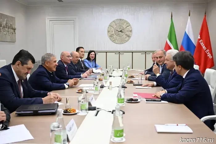 Минниханов провёл встречу с председателем совета директоров «Бифорком Тек» и «Неорос».