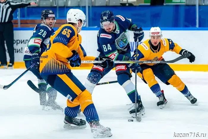 A former Ak Bars player will play for the Chelny hockey club.