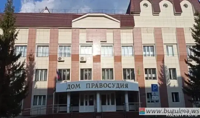 Administrative arrest for petty hooliganism.