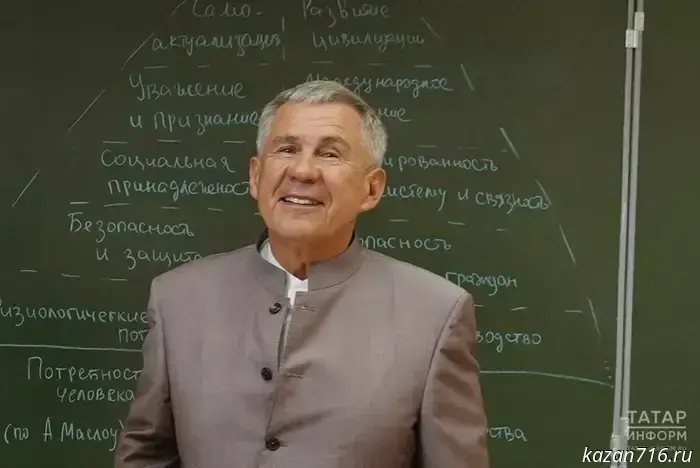 Рустам Минниханов будет участвовать в торжественном мероприятии, посвященном чествованию педагогов Татарстана.