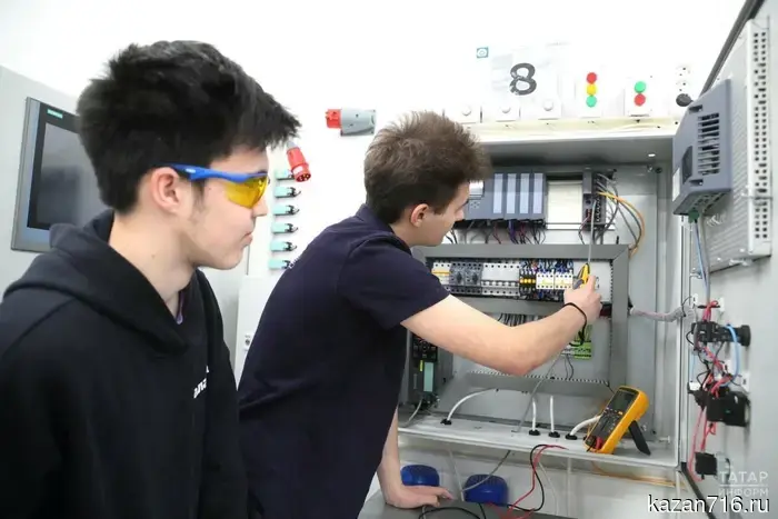 Up to 10 thousand rubles a day: the share of companies willing to hire teenagers has tripled in the last two years.