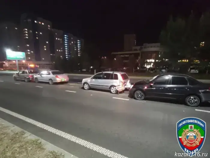 A multi-vehicle crash occurred in Kazan at night.