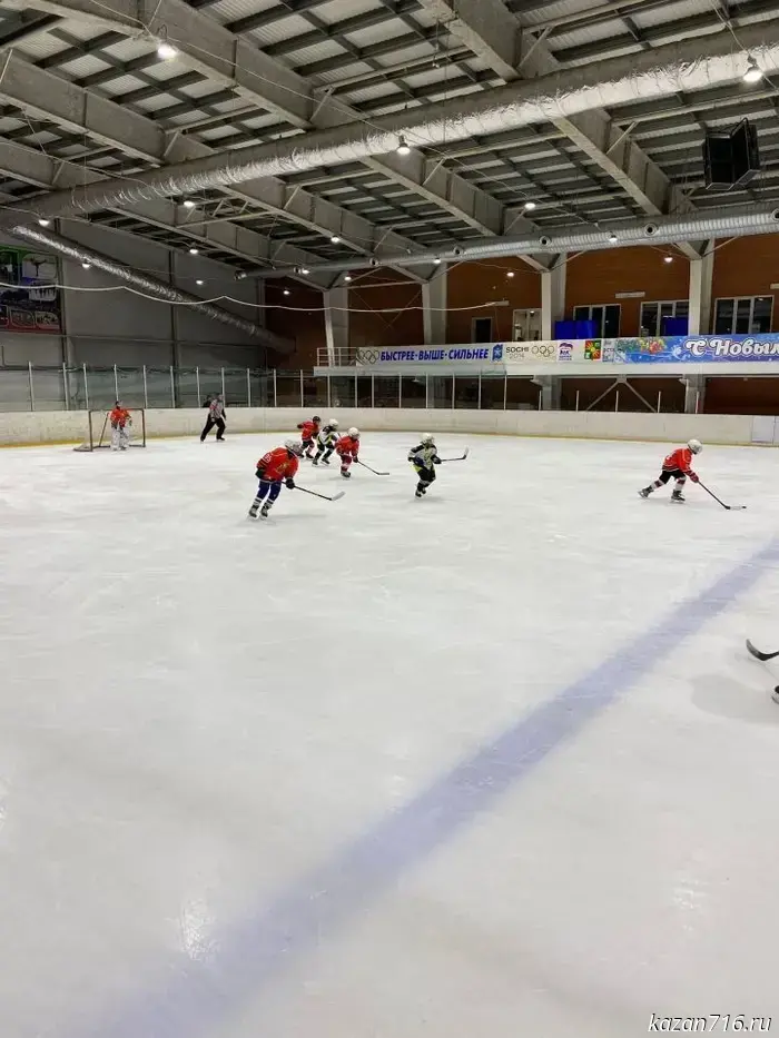 "Yashlek" from Zainsk secured a convincing victory over the "Krechety" in the hockey championship: match results, November 27