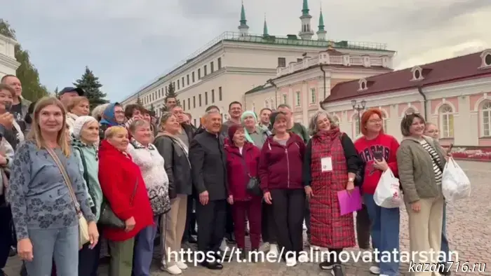 Tourists congratulated Rustam Minnikhanov on taking office.