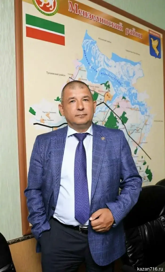 Айдар Салахов приветствует мензелинцев с праздником Сабантуй.
