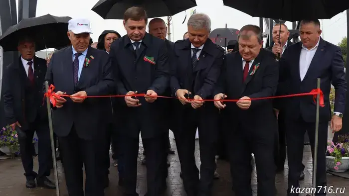 В Нурлате с торжественной церемонией открыли сквер «Нефтяник».