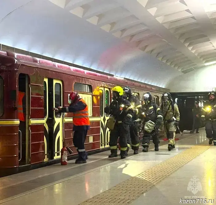 Учения по эвакуации и пожаротушению в метро Казани.