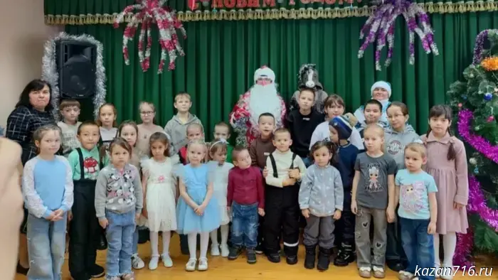 Новогодняя елка для детей