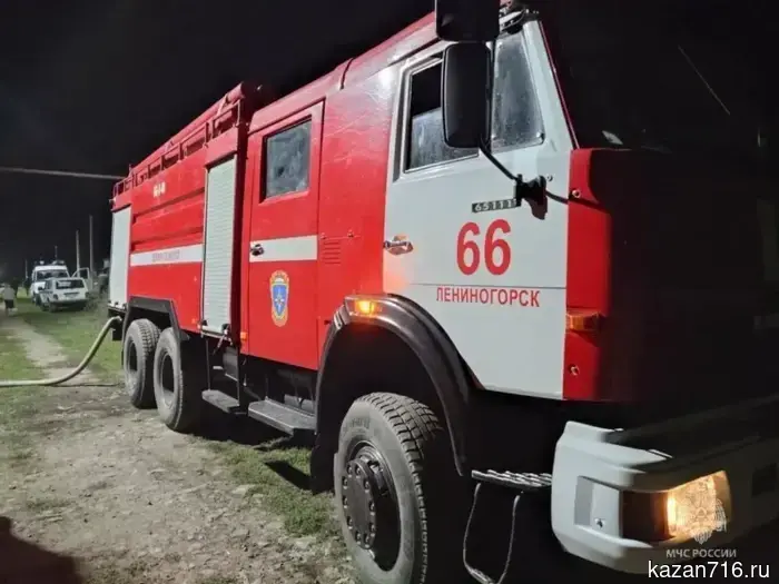 В Казани женщину вытащили из огня во время пожара.