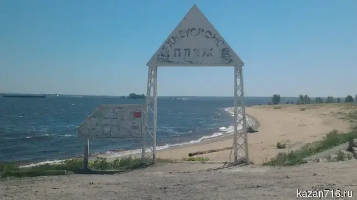 В Татарстане начался купальный сезон, но температура воды все еще низкая.