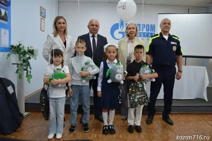 GIBDD officers and the "Road Traffic Safety" organization congratulated Nurlat's first-graders.