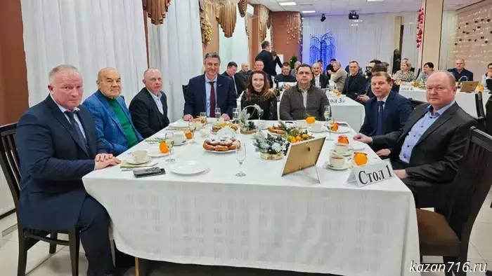 Глава Чистопольского муниципального района Дмитрий Алексеевич Иванов провел встречу с предпринимателями региона.